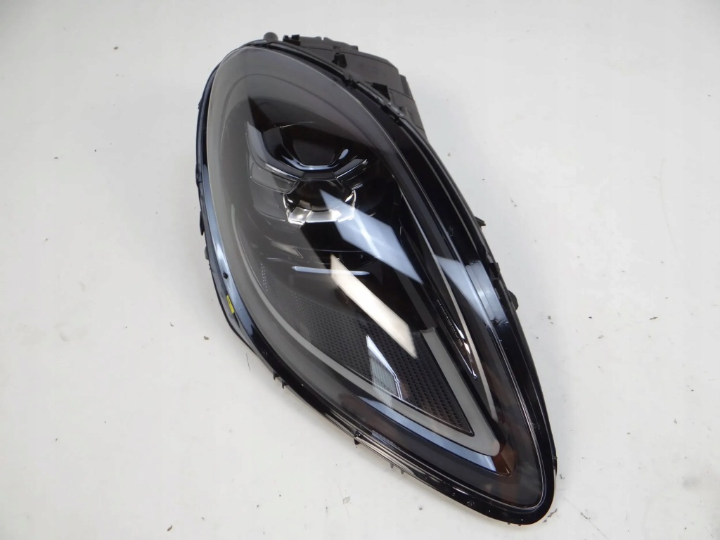 Porsche macan рестайлінг  фара правий 95b941016j full led Недорого