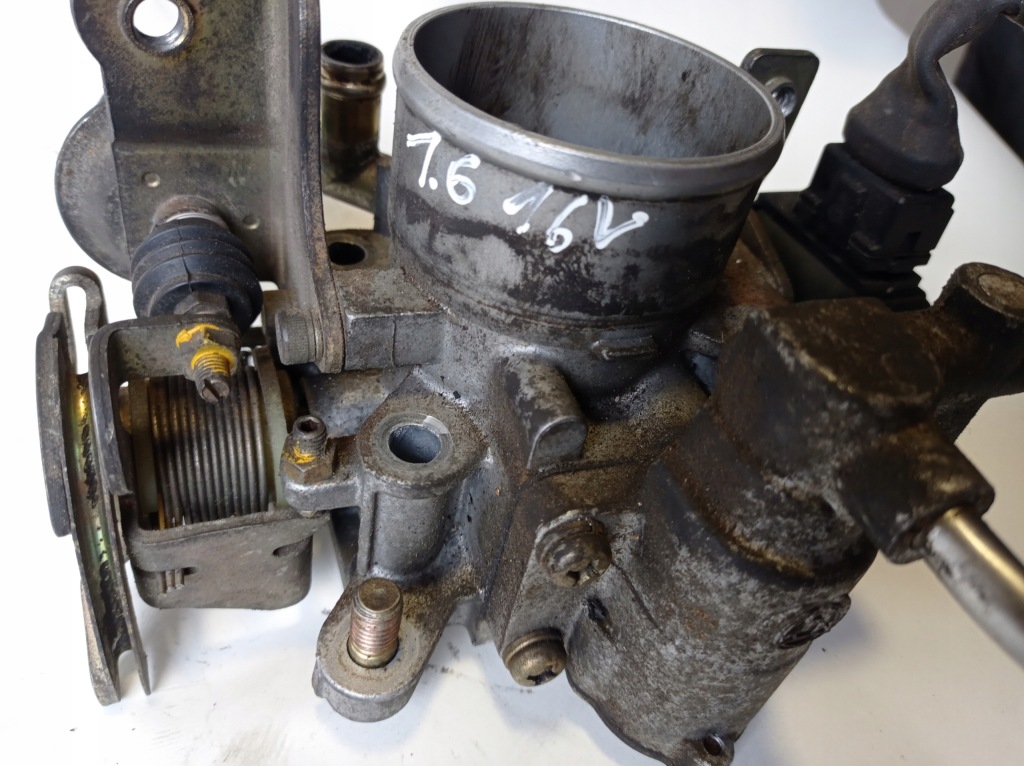 Дросельна заслінка daihatsu gran move 1.6 2221087132 в Україні