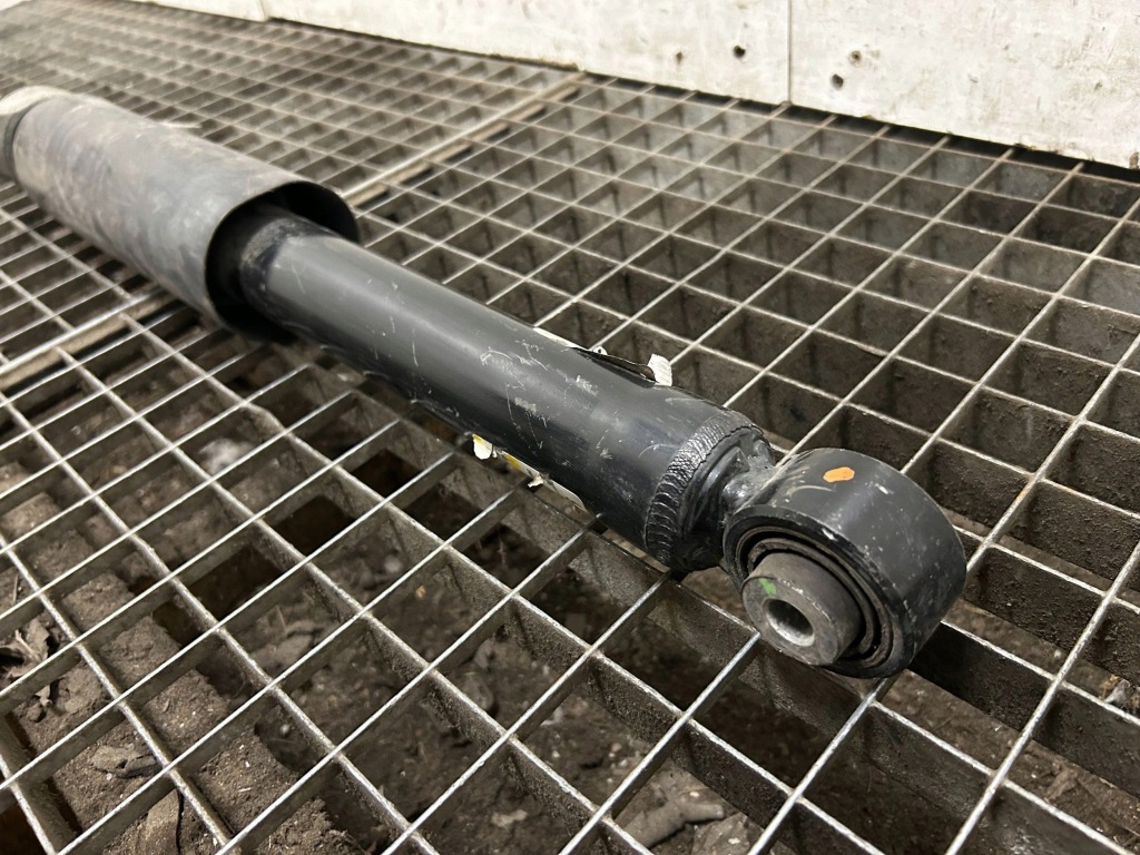 Chevrolet camaro амортизатор задній права сторона 84084726 2018 Оригінал