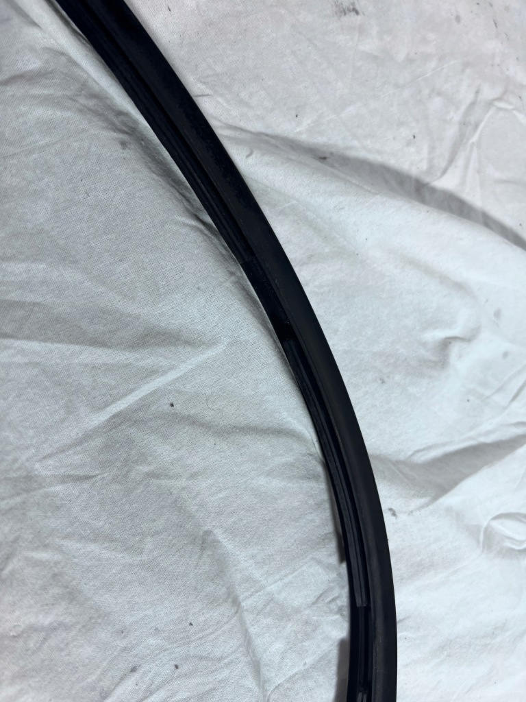 фото №7, Bmw e65 прокладка стекло дверь правый перед 8223832