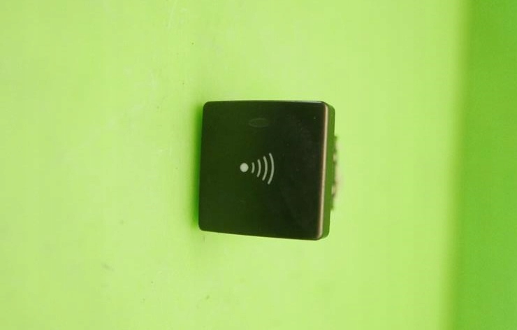 фото №1, Переключатель кнопка сигнализация peugeot 607 phi 99-04