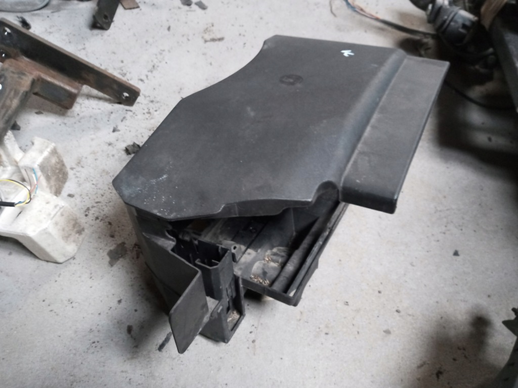 фото №1, Opel vectra c signum корпус akumulatra комплект