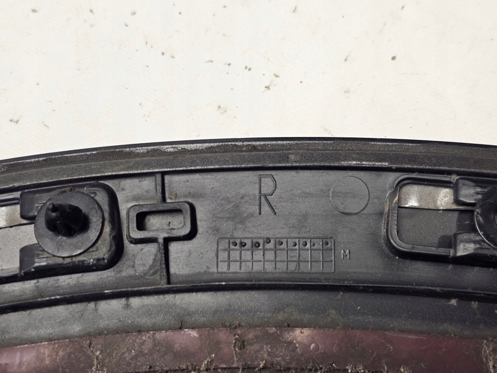 Молдинг на крыло audi e-tron 4ke 18 - правый перед правая 4ke853718a с Разборки