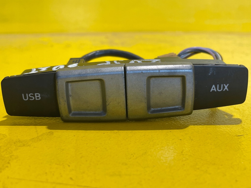 фото №1, Seat leon ii lift port aux/usb 1p0035726