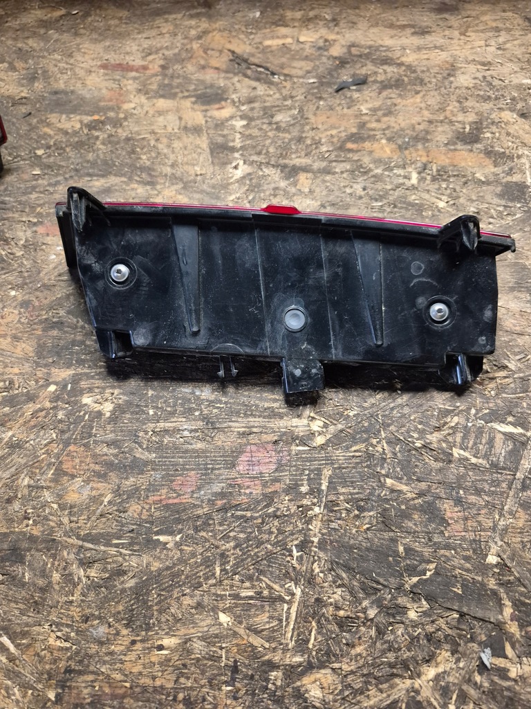 фото №12, Bmw i01 i3 лампа задняя w бампер правая lub левая 7304044 7304043