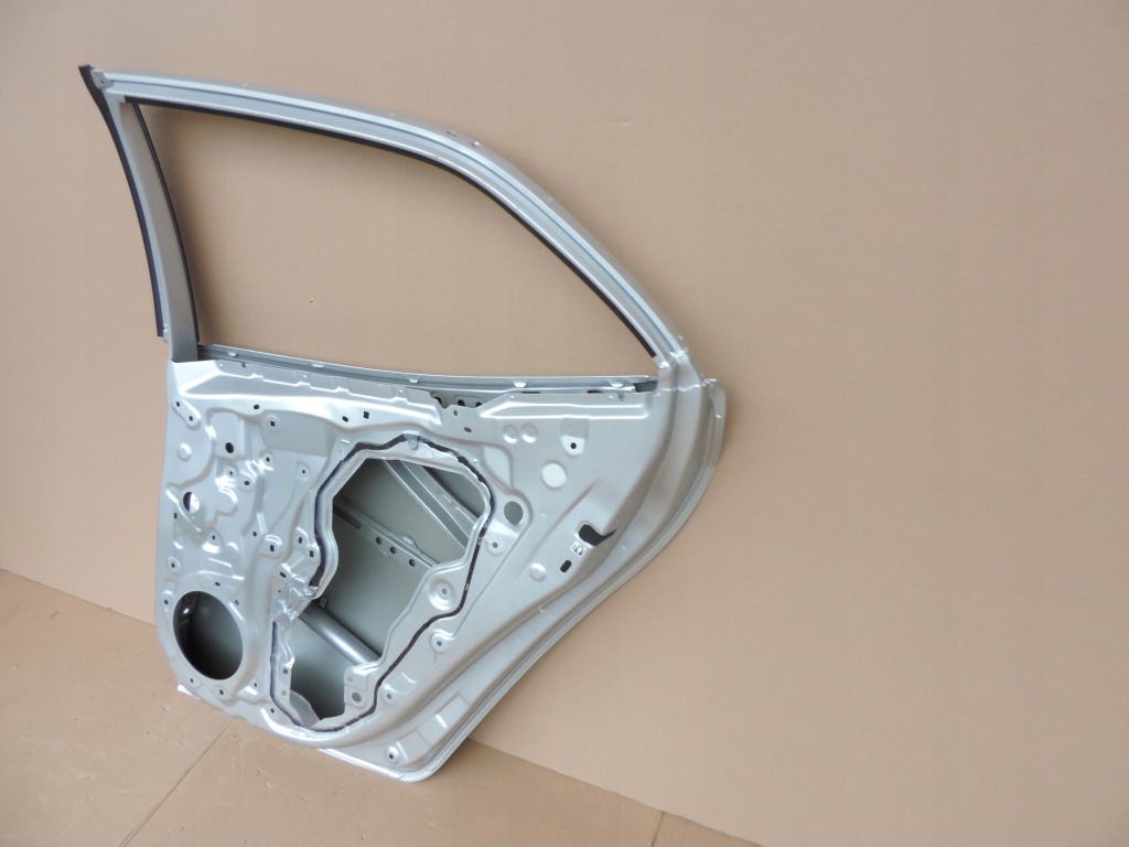 фото №14, Toyota corolla e21 hb 2019 2020 2021 дверь правое задняя