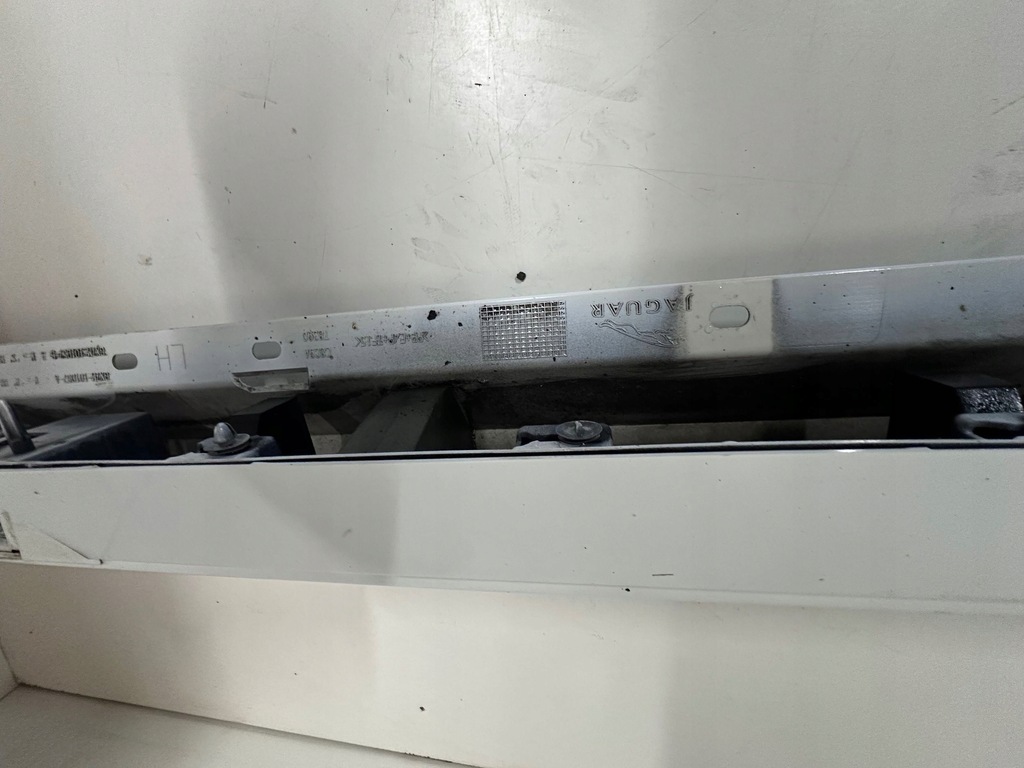 фото №10, Jaguar xe ліва сторона молдинг поріг бічна ліва r-sport