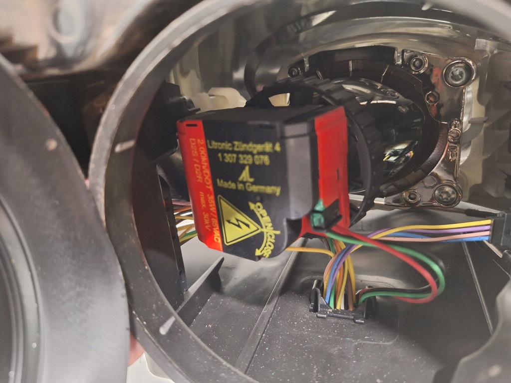 фото №8, Лампа перед левая ксенон 9660236680 peugeot 407 04-