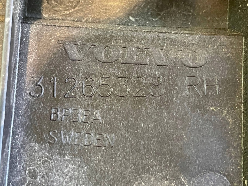 фото №11, Volvo v70 v-70 iii 3 07-16 направляющая кронштейн кронштейн бампера правый задняя задний