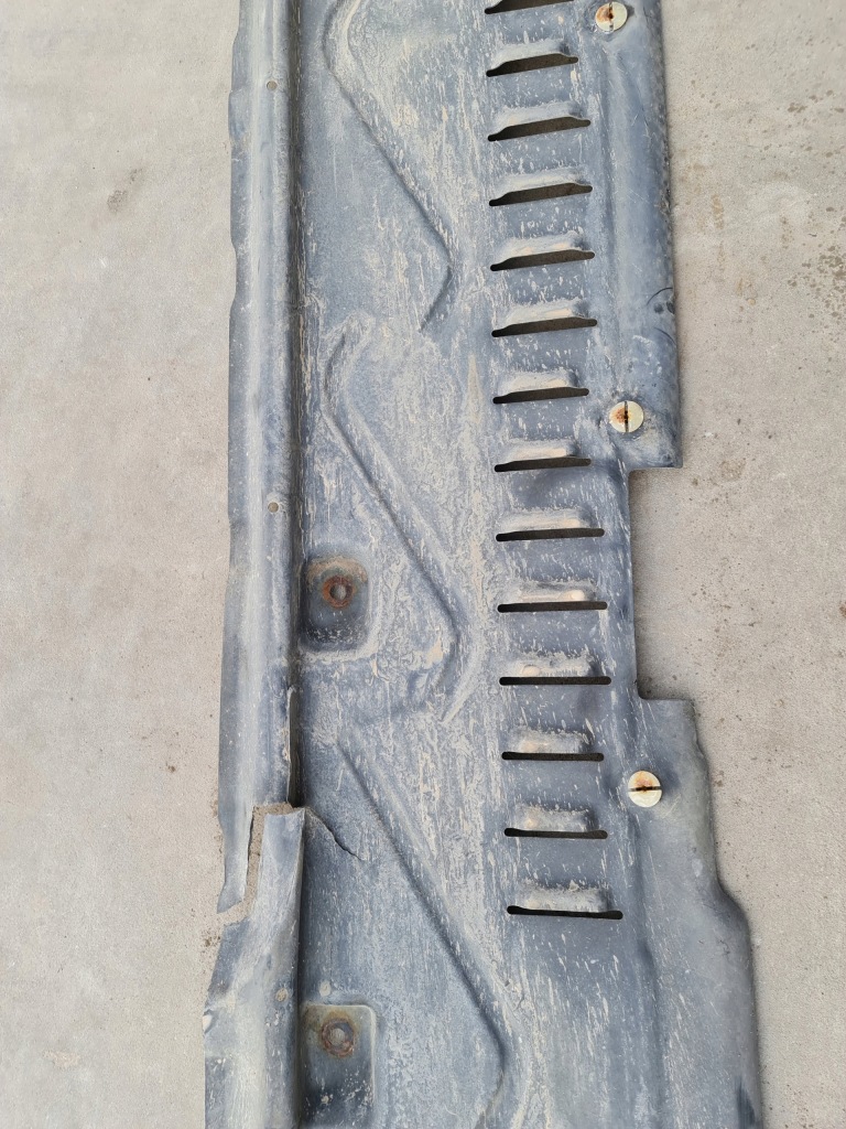 Купити Накладка підвіска vw t5 7h0825210e