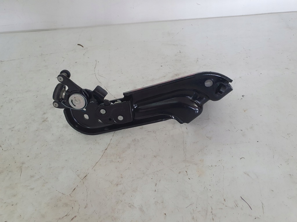 фото №8, Chrysler pacifica ii 16- ролик дверь задняя подрамник правая нижняя