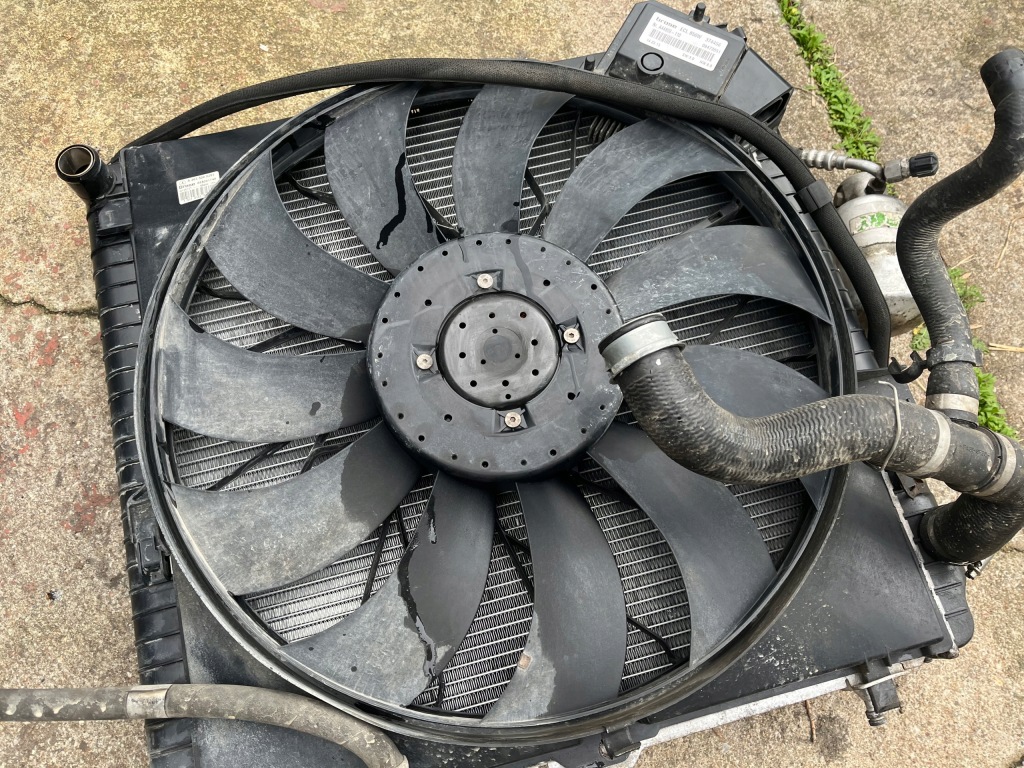 Mercedes g klasa w463 13-18 5.0 v8 радиатор воды вентилятор a4635000293 Киев