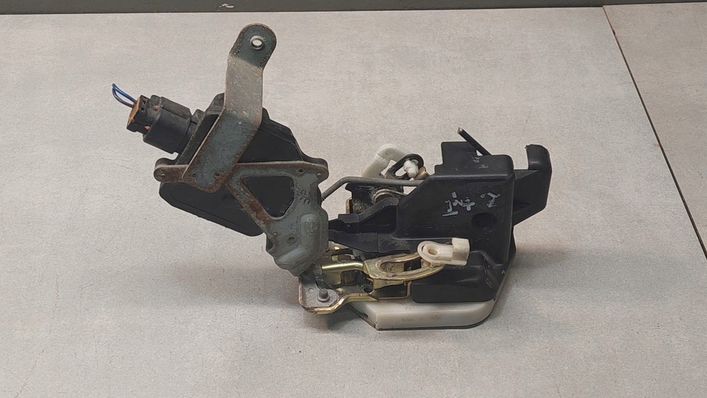 фото №1, Замок дверь левый задняя space wagon iii 2.4 gdi