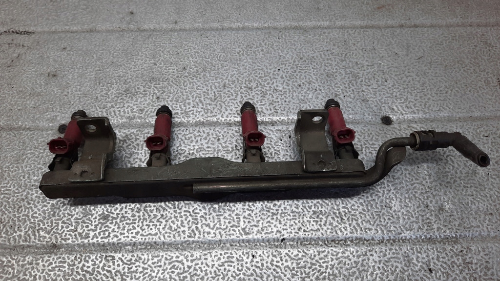 фото №1, Молдинг впрыскная mazda 3 1.6b 04r 195500-3310