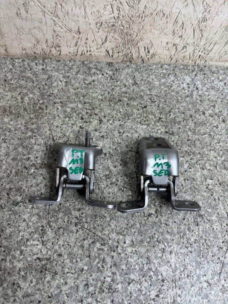 Купить Петля дверь правый задний  mazda 3 bm 2013-2017 38p