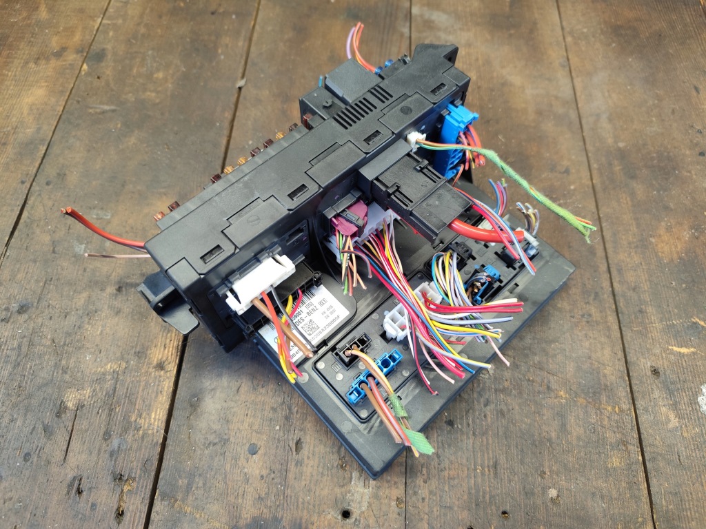 Купити Mercedes cls c219 e w211 модуль sam a2115459001