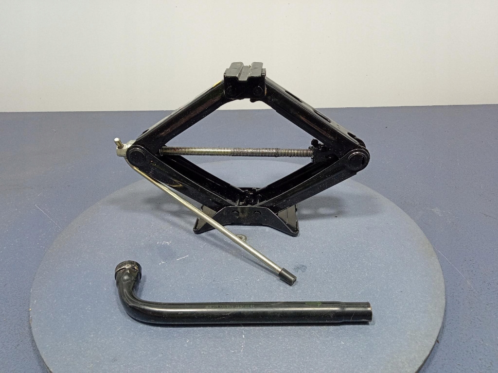 Купить Volvo v40 ii lift 16- корзина вкладыш колеса запасного домкрат ключ 31381882