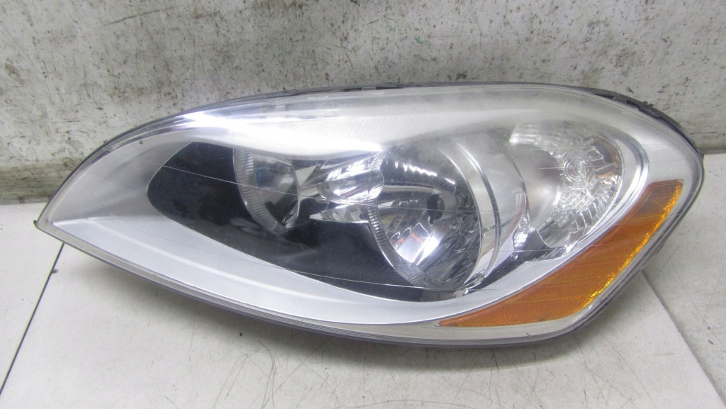 фото №1, Volvo xc60 лампа левая перед 30763145 08-13