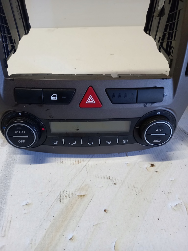 фото №4, Панель обдув рамка средняя радио kia ceed i 84740-1h000