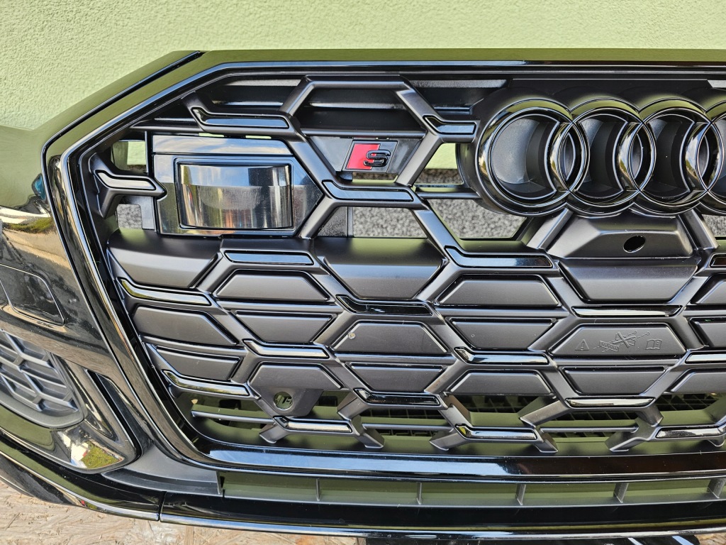 Бампер audi a6 c8 рестайлінг  s-line 4k08070l437g перед гарний оригінал Зі Шроту