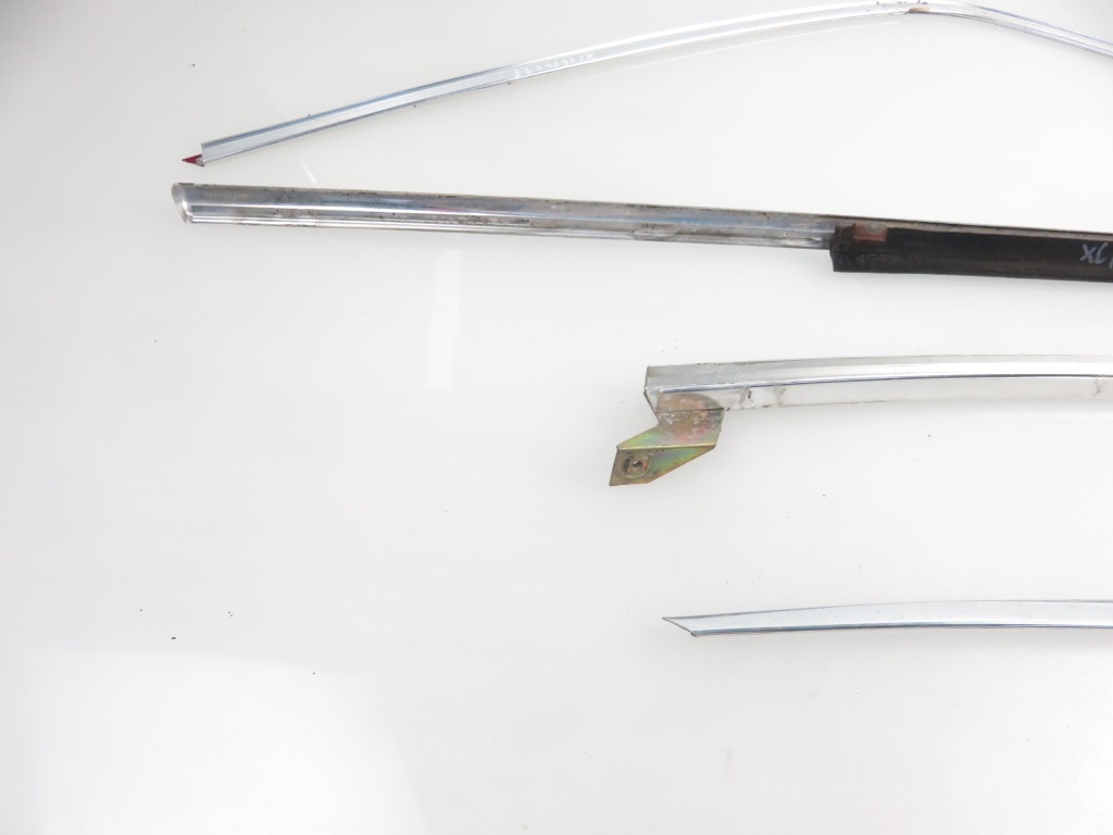 Молдинг хром двері mercedes 123 sedan w123 Зі Шроту