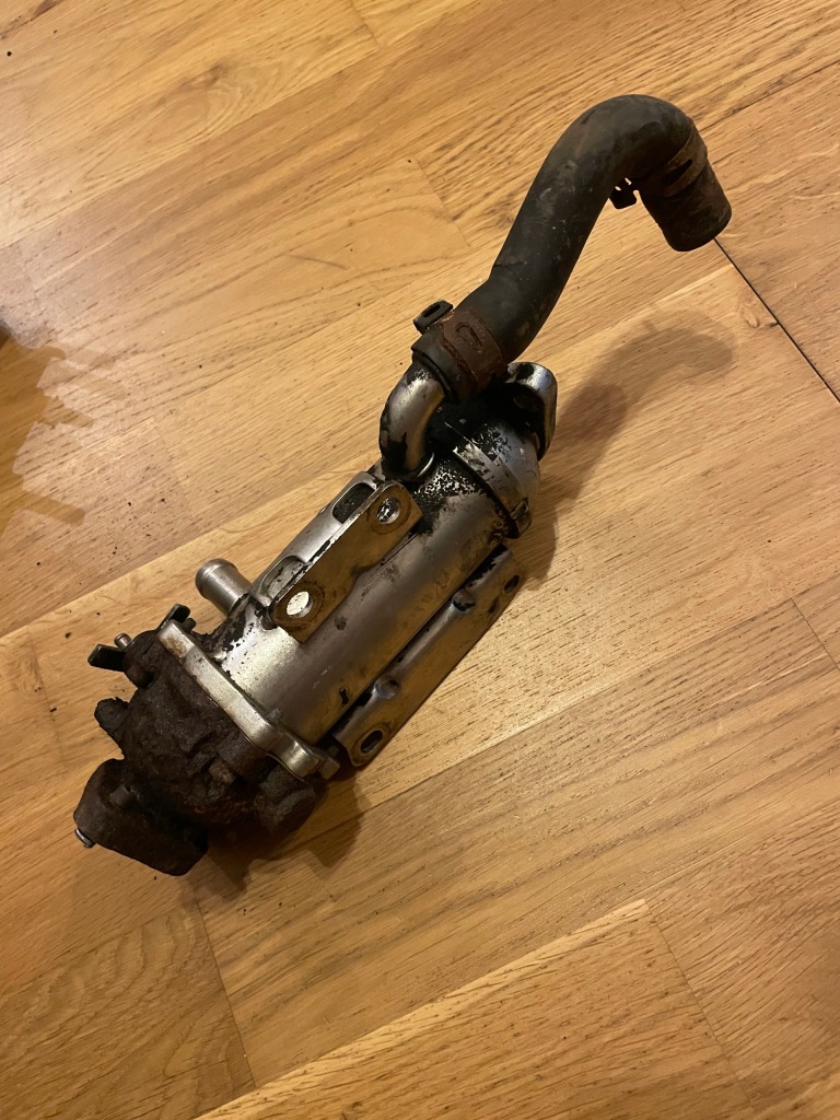 Купить Opel vivaro радиатор выхлопных газов 876481v б/у