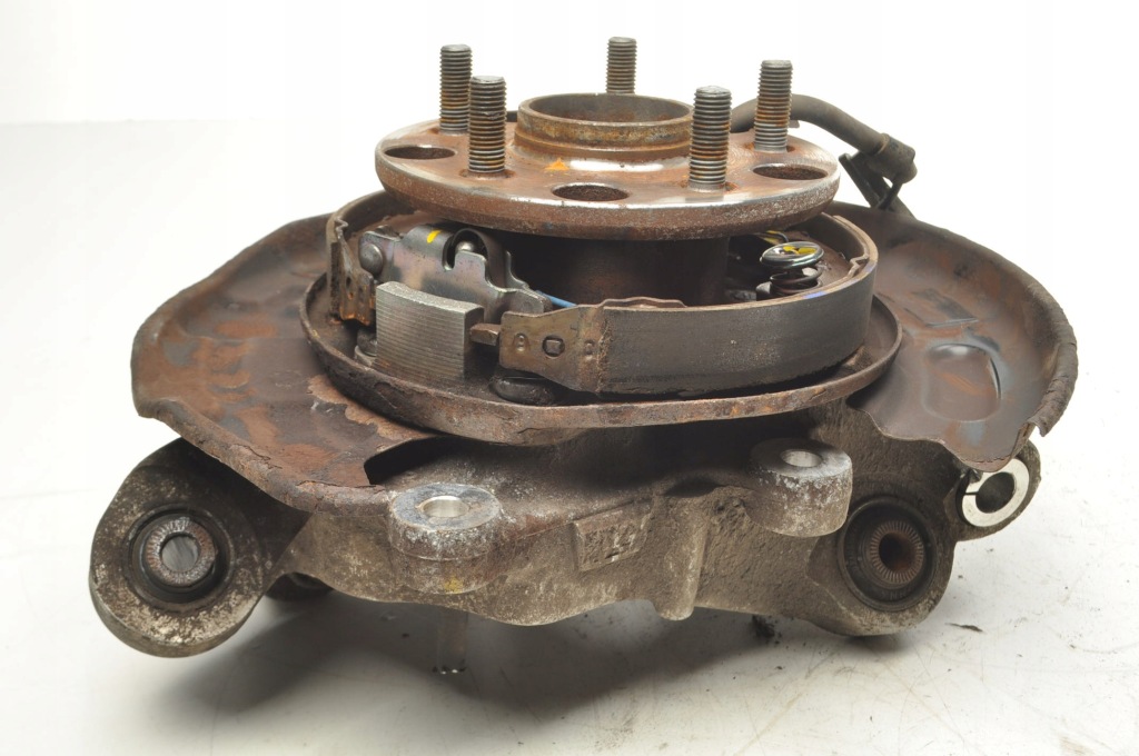 Lexus is 3 поворотний кулак правий задній в Україні