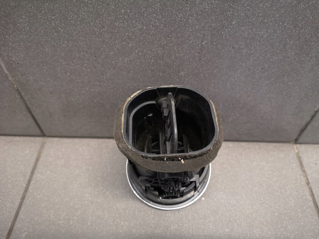 фото №8, Решітка обдув консолі audi tt 8j0820901a