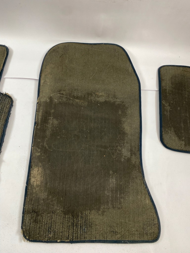 Купить Коврики комплект  велюровые перед задний  правый левый mercedes w124 niebieskie granat