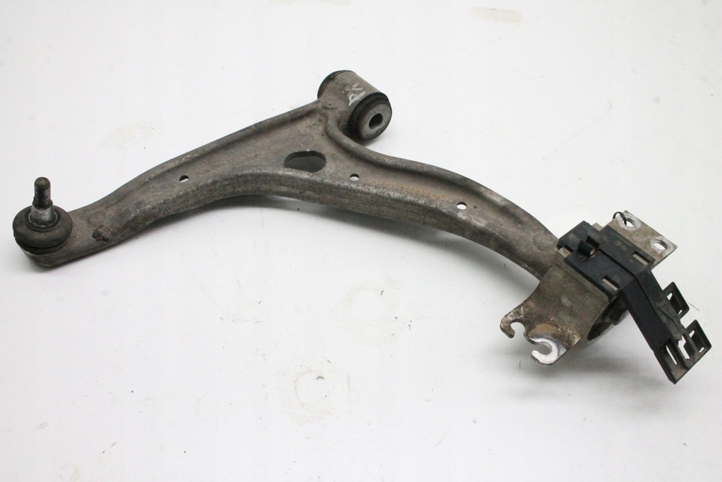 фото №7, Важіль нижній передній лівий mercedes-benz a w176 a2463330300 1.6l бензиновий