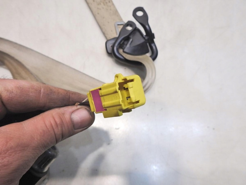 фото №3, Pas безопасности натяжитель левый перед vw eos 1q1857705