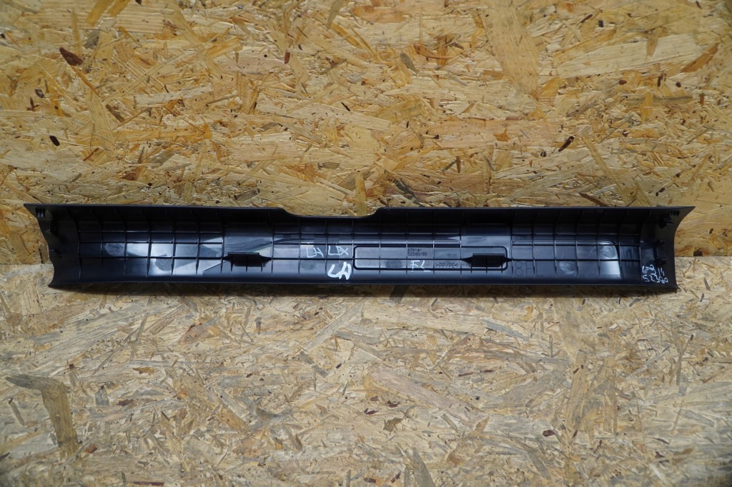 Накладка порога  передок  левая 67914-52380 правая 67913-52280 lexus lbx 24r новая Оригинал