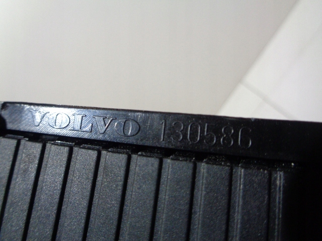 Тунель середній шторка volvo v50 s50 09-12 130586 06582-000 30755392 в Україні