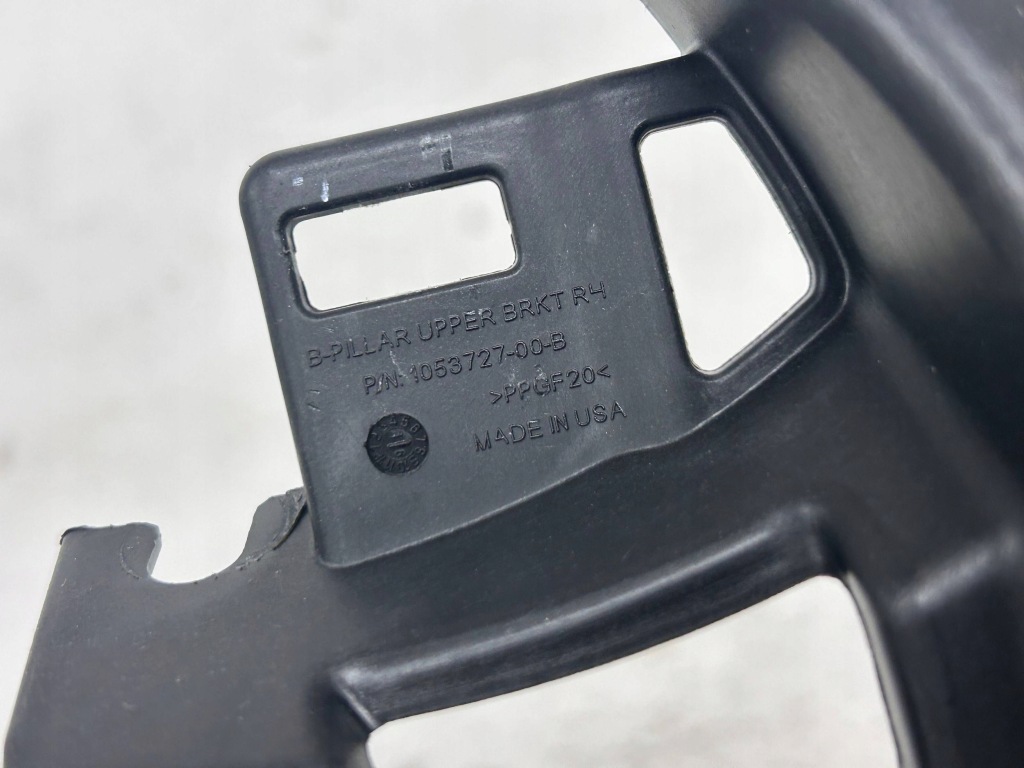 Купить Другая часть салона правая сторона tesla model x 105372700b