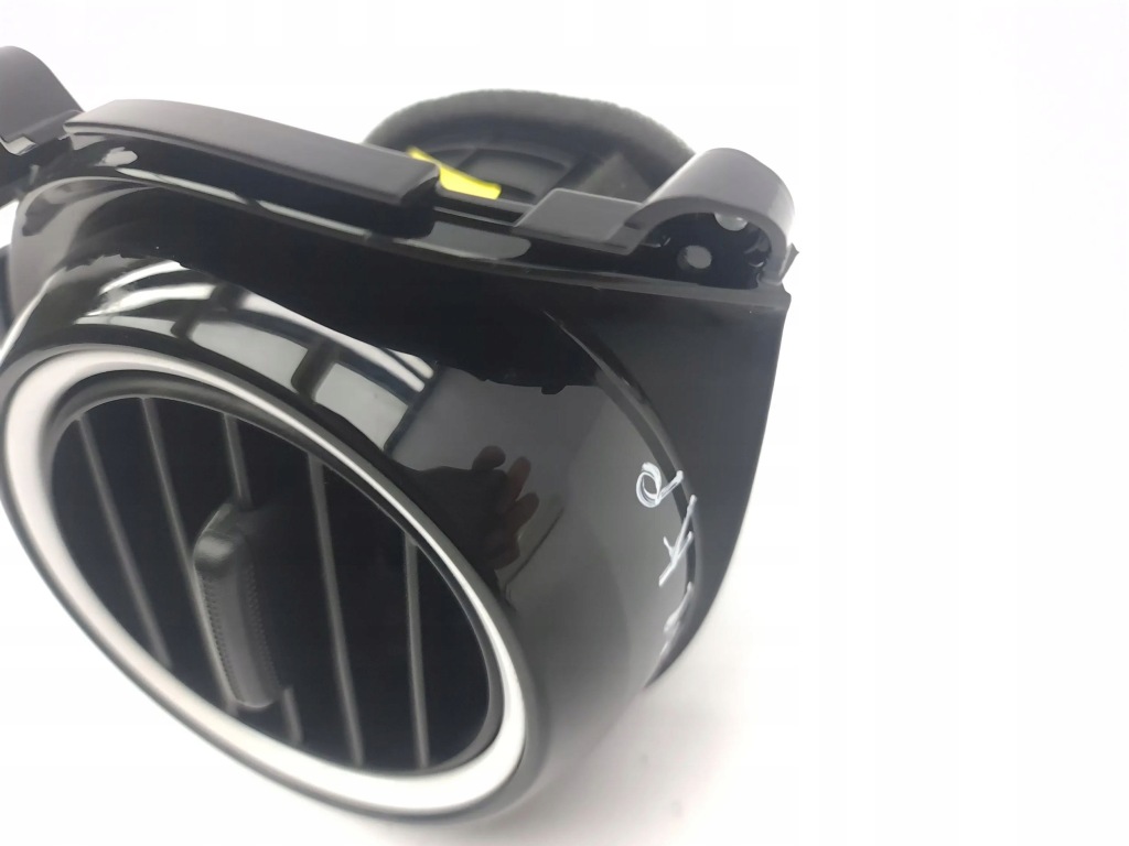 фото №11, Hyundai kona i 2019 левая сторона боковая решётка обдув панели приборной панели