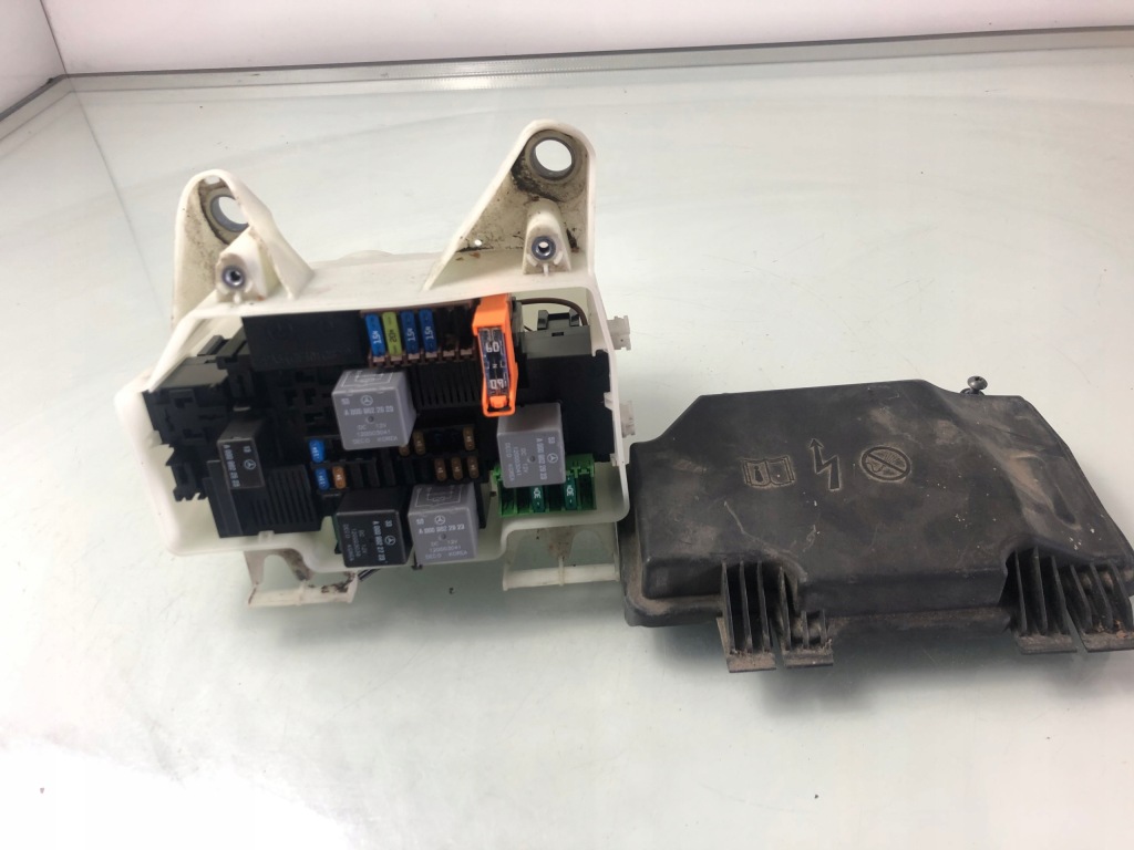 Купити Коробка запобіжників корпус mercedes w205 2.0 b