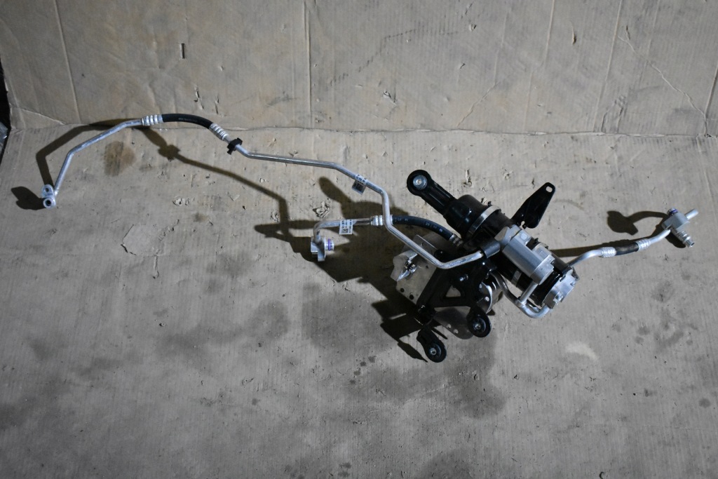 фото №1, Idealny конденсатор кондиціонера дроти porsche taycan 1