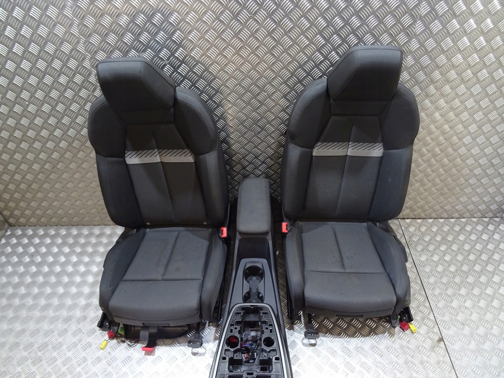 фото №5, Audi q4 e-tron suv сиденья заднее сиденье обшивки подлокотник комплект