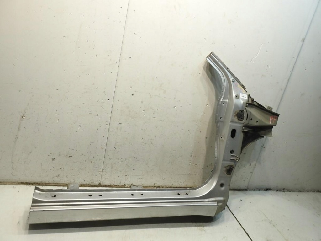 Поріг стійку  правий перед zcc suzuki swift iv 3d Київ