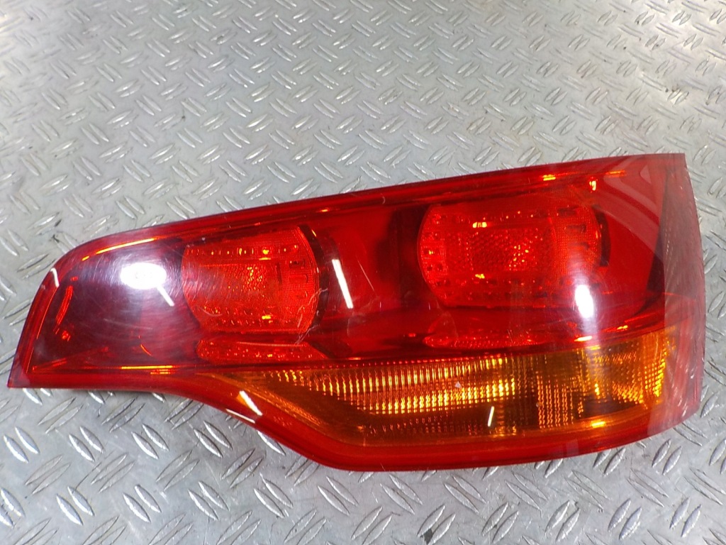 фото №1, Audi q7 лампа задня задня права 4l0