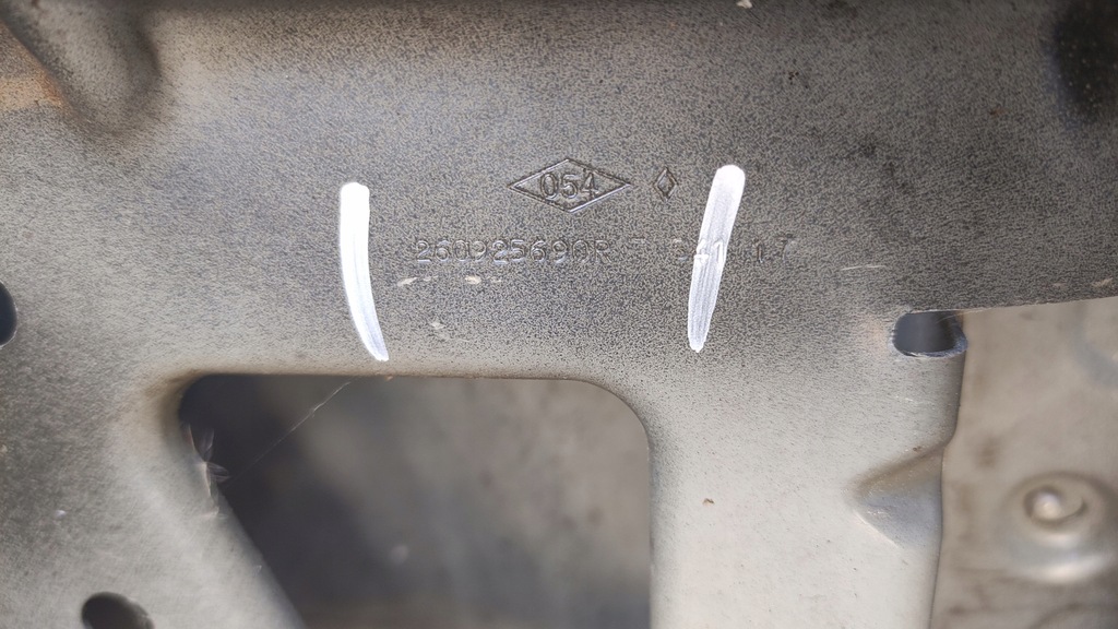 фото №10, Dacia duster i крыло левый перед 260925690r