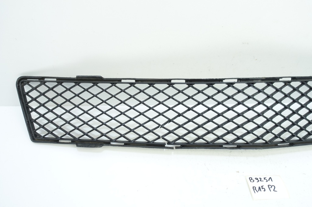 Решітка середня бампера перед mercedes r рестайлінг Ціна