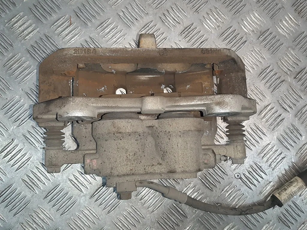 фото №6, Ford mustang vi 2b302 перед сторона правая суппорты