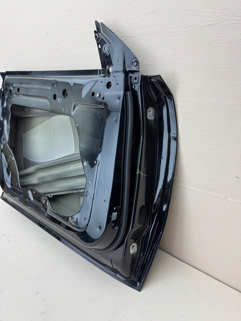 Tesla model y 20r- дверь левая передние левая перед 1483537-00 с Разборки