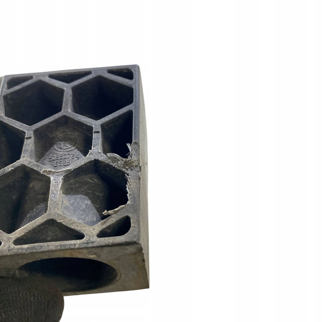 фото №7, Alfa romeo stelvio 2019 разъём домкрата переключения передач