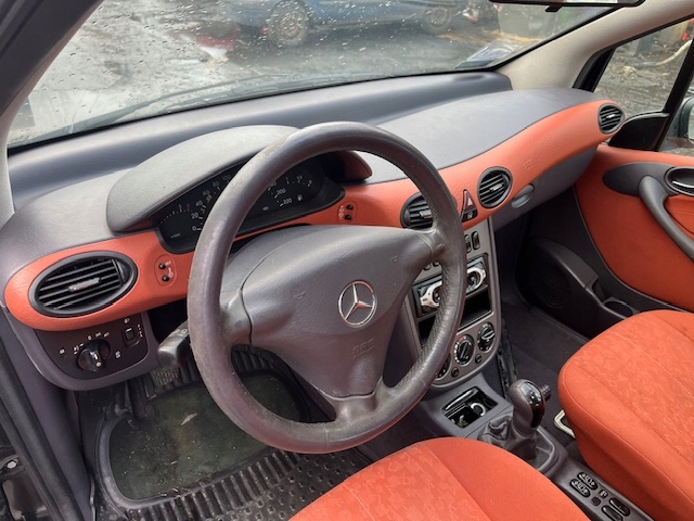 фото №1, Mercedes a w168 панель приладів a140 168031