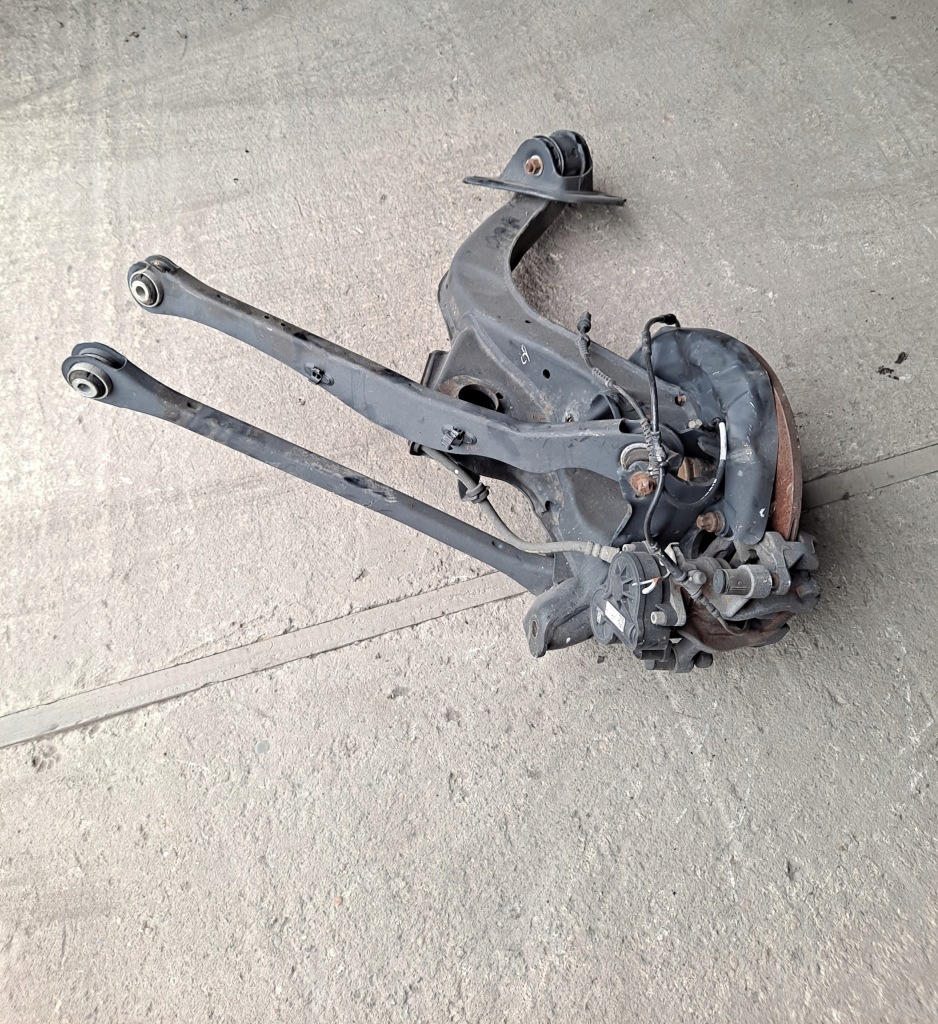 фото №1, Поворотный кулак суппорт рычаги правый задняя bmw f45