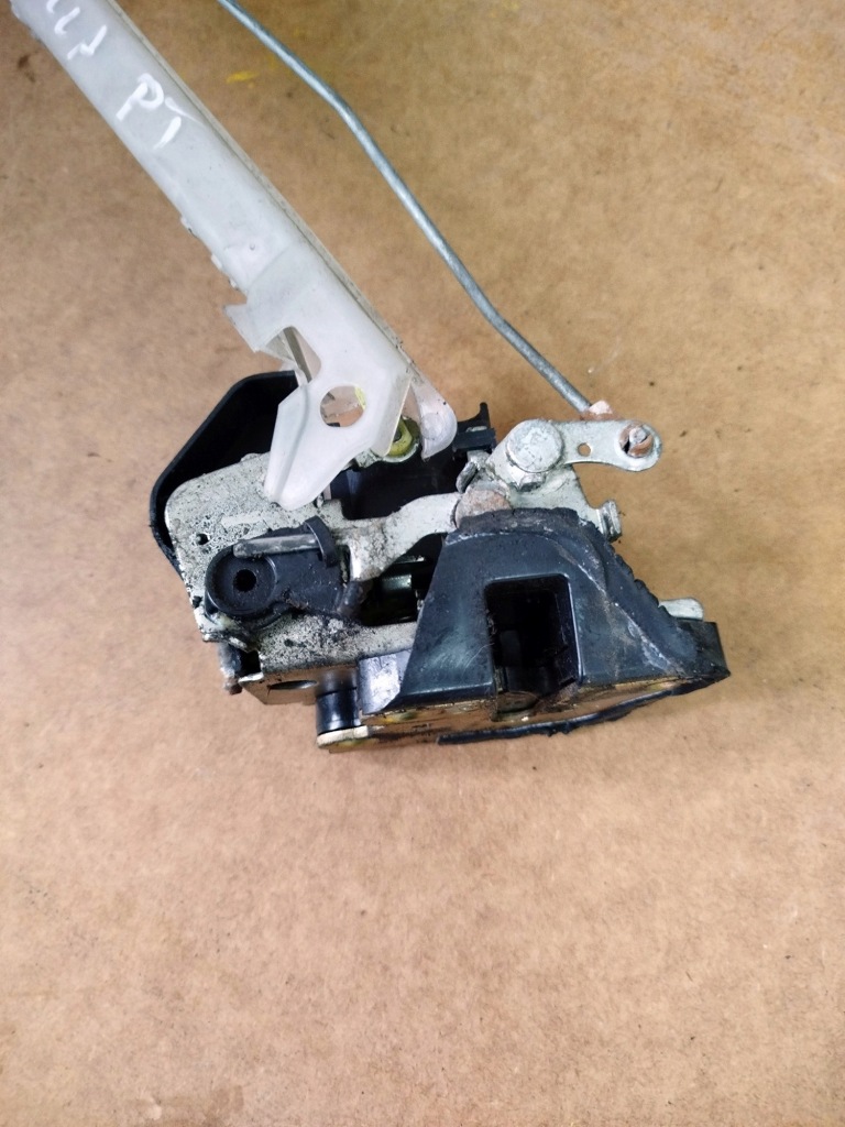 фото №2, Замок двері правий задня toyota corolla e11