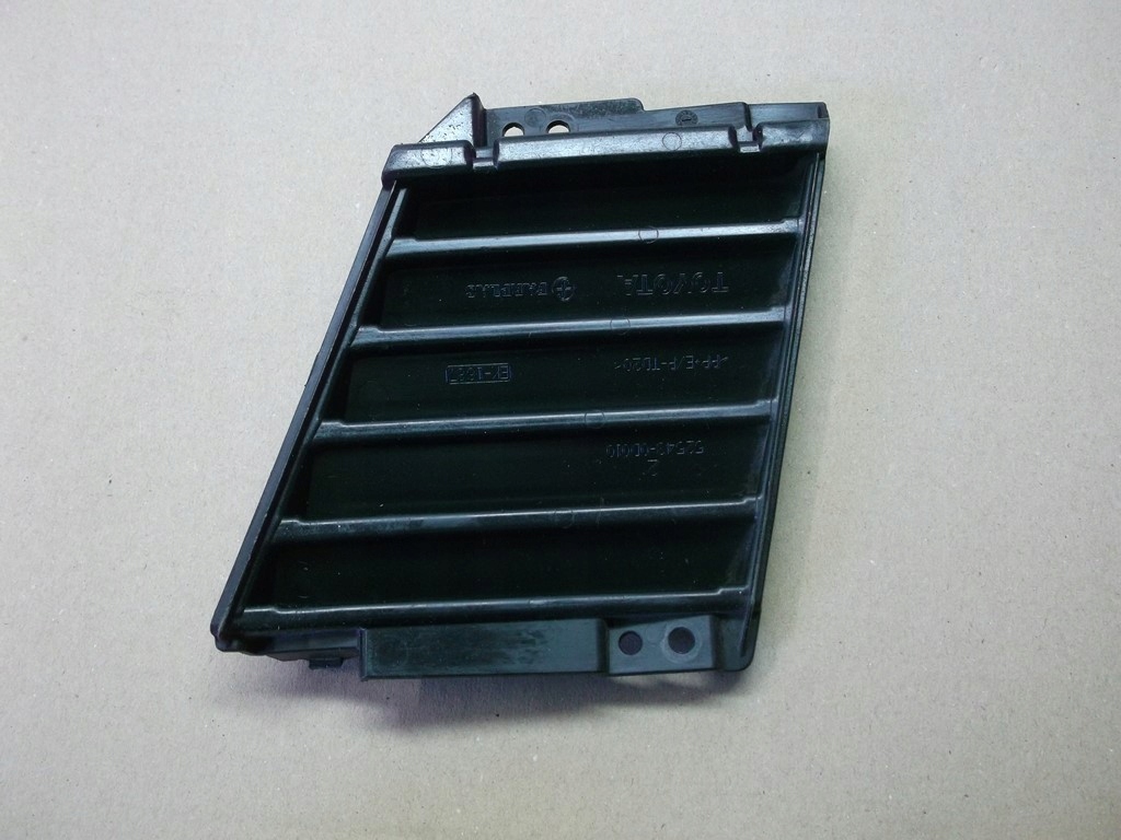 фото №1, Toyota yaris iii 11 - решётка бампера перед