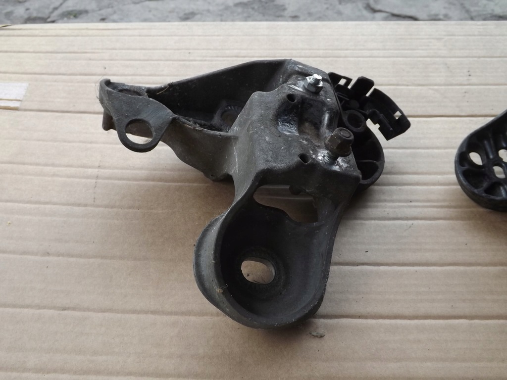 фото №9, Audi a4 b7 1.9 2.0 tdi кронштейн права кронштейн кронштейн двигуна 8e0199352n